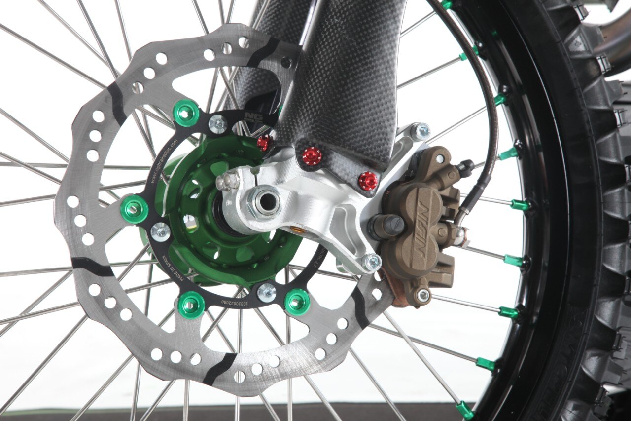 <div class='descrGalleryTitle'>Ruote</div><div class='descrGalleryText'><p>-Ruota anteriore Bud Racing&nbsp;</p>
<p>-Disco ant. NG 270mm</p>
<p>-Distanziale pinza Braking&nbsp;</p>
</div>